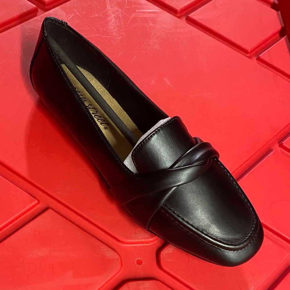 Easy Street Black Loafers for Women
